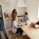 シェアハウスで月々の生活費を節約するためのポイント