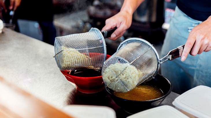 ラーメン店の電気代はどのくらい？効果的な削減方法を解説！